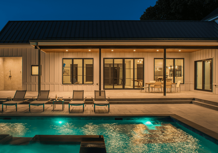 Vista Pool night