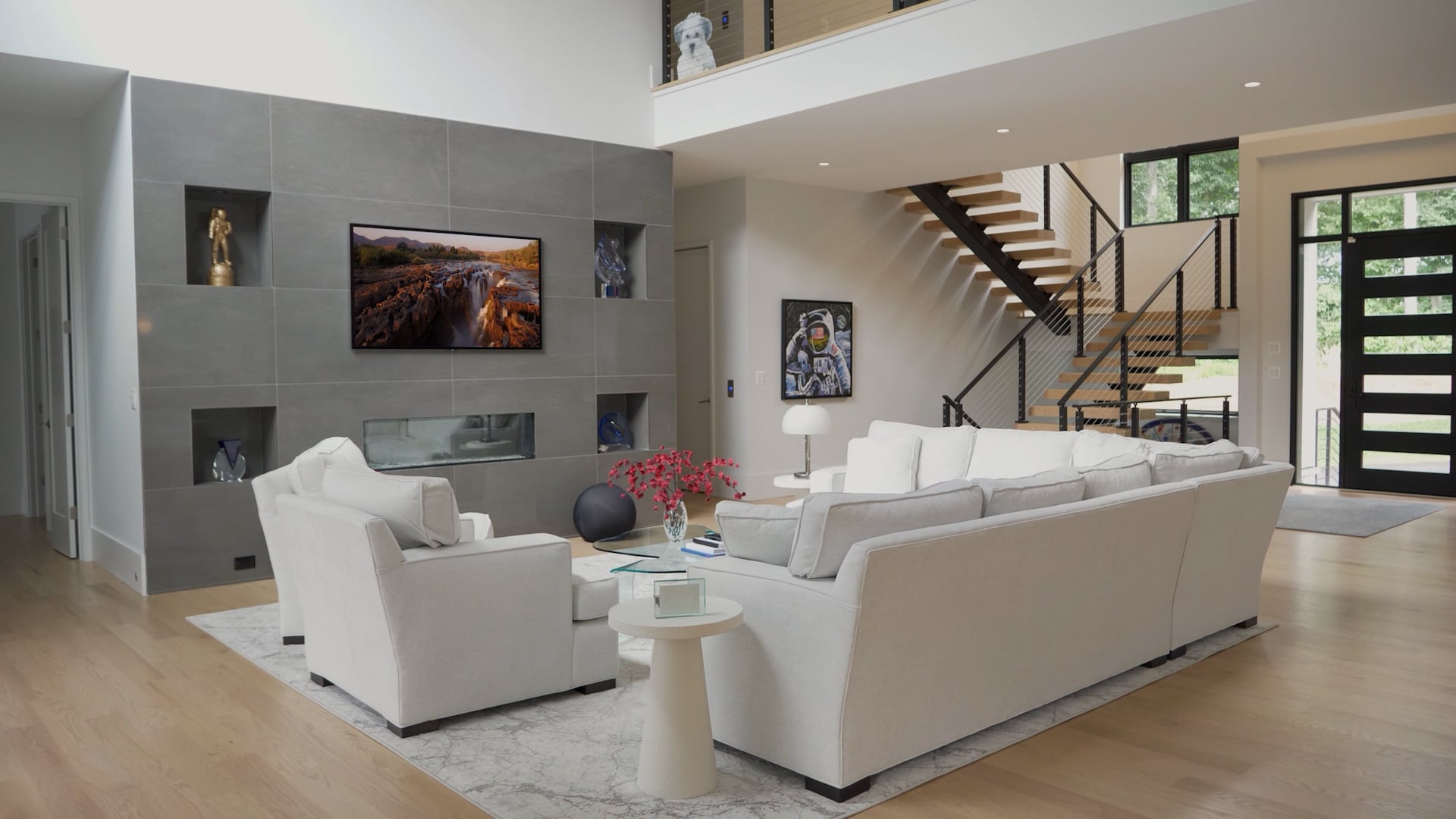 Incorporating Art and Collectibles into Custom Modern Home Designs